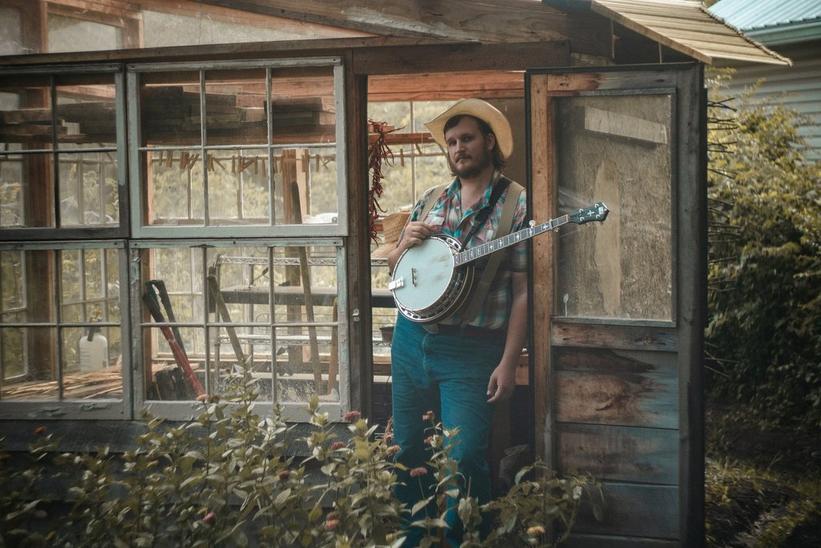 Willi Carlisle's 'Peculiar, Missouri' Is Traditional Folk Music For 21st Century Problems